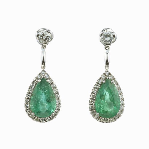 Orecchini con smeraldi di ct 8.50 circa e diamanti  - Asta Fine jewels - Associazione Nazionale - Case d'Asta italiane