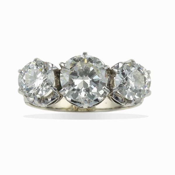 Anello con tre diamanti di vecchio taglio per ct 3.50 circa  - Asta Fine jewels - Associazione Nazionale - Case d'Asta italiane