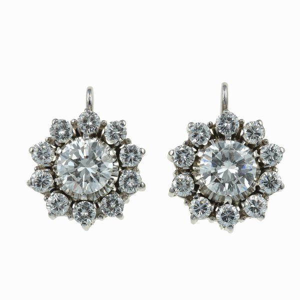 Orecchini con diamanti taglio brillante per ct 4.50 circa totali  - Asta Fine jewels - Associazione Nazionale - Case d'Asta italiane
