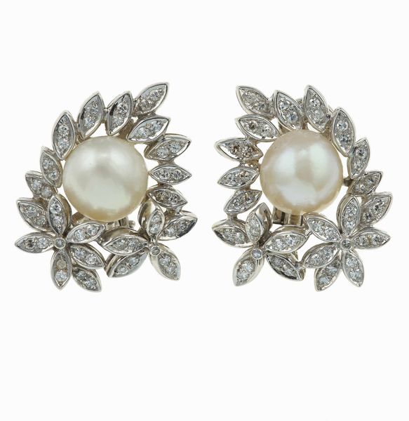 Orecchini con perle coltivate e diamanti  - Asta Fine jewels - Associazione Nazionale - Case d'Asta italiane