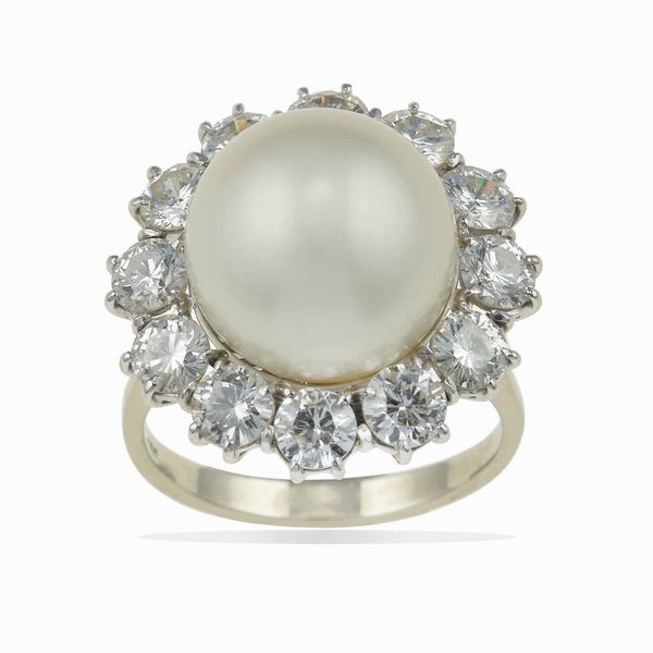 Anello con perla coltivata e diamanti  - Asta Fine jewels - Associazione Nazionale - Case d'Asta italiane