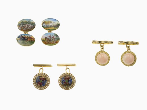 Lotto composto da tre paia di bottoni da polso con corallo e smalti policromi  - Asta Fine jewels - Associazione Nazionale - Case d'Asta italiane