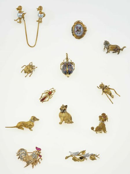 Lotto composto da 12 spille con diamanti, smalti, gemme e perle  - Asta Fine jewels - Associazione Nazionale - Case d'Asta italiane