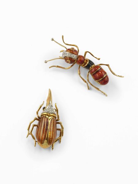 Lotto composto da due spille con diamanti e smalti policromi  - Asta Fine jewels - Associazione Nazionale - Case d'Asta italiane