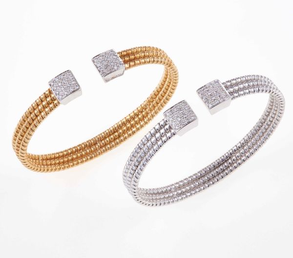 Coppia di bracciali semirigidi, con pav di diamanti  - Asta Fine jewels - Associazione Nazionale - Case d'Asta italiane