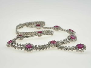 Girocollo con rubini Burma e diamanti taglio brillante e baguette  - Asta Fine jewels - Associazione Nazionale - Case d'Asta italiane