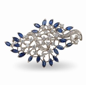 Lotto composto da anello e spilla con diamanti e zaffiri  - Asta Fine jewels - Associazione Nazionale - Case d'Asta italiane