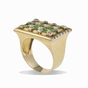 Anello con peridoti e piccoli diamanti  - Asta Fine jewels - Associazione Nazionale - Case d'Asta italiane