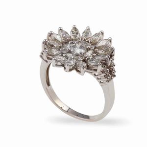 Anello con diamanti taglio navette e rotondo  - Asta Fine jewels - Associazione Nazionale - Case d'Asta italiane