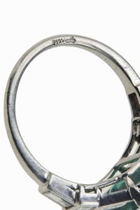 Cartier, London. Anello con smeraldo Colombia di ct 2.80 e diamanti per ct 0.80  - Asta Fine jewels - Associazione Nazionale - Case d'Asta italiane