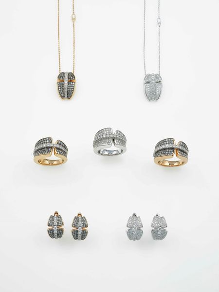 Modello Destino. Lotto composto da cinque paia di orecchini, quattro anelli e tre pendenti con diamanti bianchi e neri  - Asta Gioielli Contemporanei - Associazione Nazionale - Case d'Asta italiane