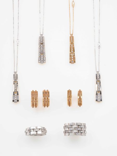 Modello Double Classic. Lotto composto da quattro pendenti, due paia di orecchini e due anelli con diamanti  - Asta Gioielli Contemporanei - Associazione Nazionale - Case d'Asta italiane