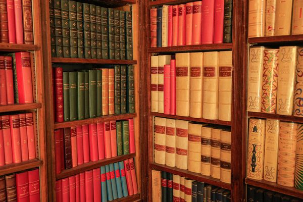 Una biblioteca del '900 di un accanito lettore di classici La biblioteca di campagna di uno studioso del secolo scorso  - Asta Libri Antichi e Rari. Incisioni - Associazione Nazionale - Case d'Asta italiane