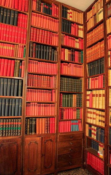 Una biblioteca del '900 di un accanito lettore di classici La biblioteca di campagna di uno studioso del secolo scorso  - Asta Libri Antichi e Rari. Incisioni - Associazione Nazionale - Case d'Asta italiane