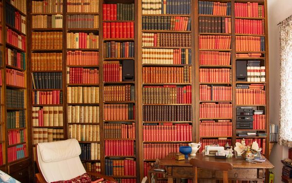 Una biblioteca del '900 di un accanito lettore di classici La biblioteca di campagna di uno studioso del secolo scorso  - Asta Libri Antichi e Rari. Incisioni - Associazione Nazionale - Case d'Asta italiane