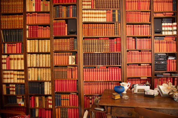 Una biblioteca del '900 di un accanito lettore di classici La biblioteca di campagna di uno studioso del secolo scorso  - Asta Libri Antichi e Rari. Incisioni - Associazione Nazionale - Case d'Asta italiane