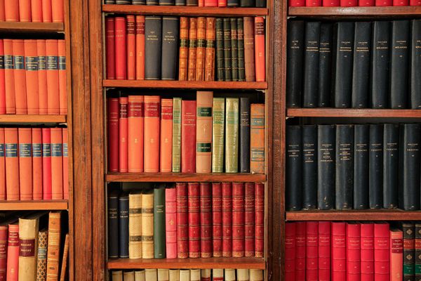 Una biblioteca del '900 di un accanito lettore di classici La biblioteca di campagna di uno studioso del secolo scorso  - Asta Libri Antichi e Rari. Incisioni - Associazione Nazionale - Case d'Asta italiane