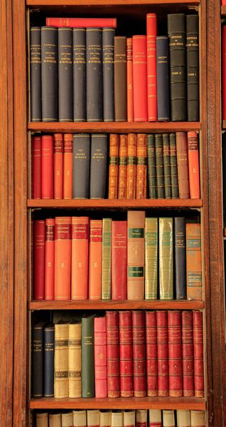 Una biblioteca del '900 di un accanito lettore di classici La biblioteca di campagna di uno studioso del secolo scorso  - Asta Libri Antichi e Rari. Incisioni - Associazione Nazionale - Case d'Asta italiane