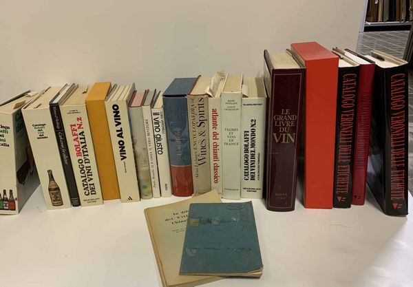 Enoligia - Vini : Vino al vino. Alla ricerca dei vini genuini. I tre viaggi in edizione integrale, Mondadori, Milano, 1977.  - Asta Libri Antichi e Rari. Incisioni - Associazione Nazionale - Case d'Asta italiane