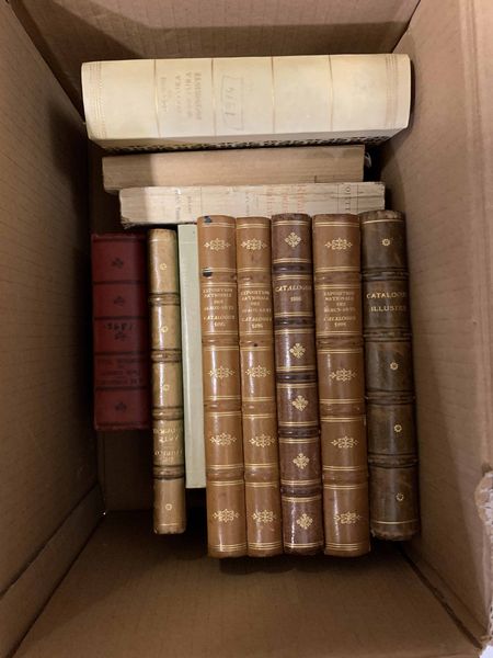 Giorgio de Chirico - Isabella Far : Commedia dellarte moderna. Traguardi, Nuove edizioni italiane in Roma, prima edizione luglio 1945. Con dedica autografa di Giorgio De Chirico  - Asta Libri Antichi e Rari. Incisioni - Associazione Nazionale - Case d'Asta italiane