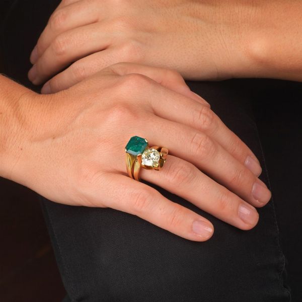 ANELLO CONTRARIE CON SMERALDO E DIAMANTE  - Asta Gioielli - Associazione Nazionale - Case d'Asta italiane