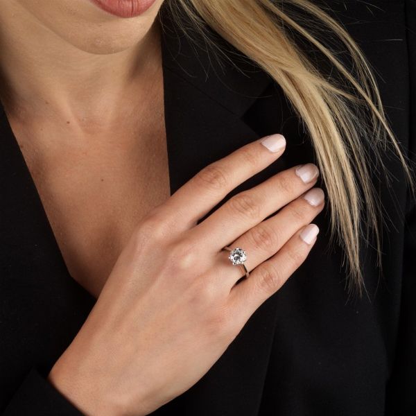 ANELLO SOLITARIO  - Asta Gioielli - Associazione Nazionale - Case d'Asta italiane