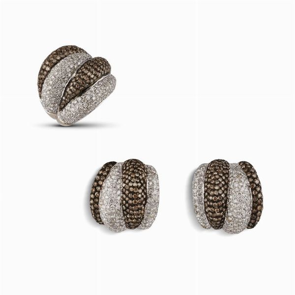DEMI PARURE CON DIAMANTI BIANCHI E BROWN  - Asta Gioielli - Associazione Nazionale - Case d'Asta italiane