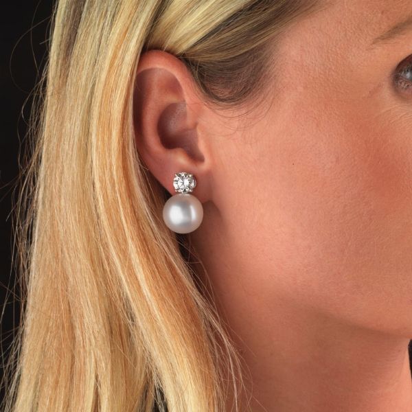 MASSONI PAIO DI ORECCHINI CON PERLE SOUTH SEA E DIAMANTI  - Asta Gioielli - Associazione Nazionale - Case d'Asta italiane