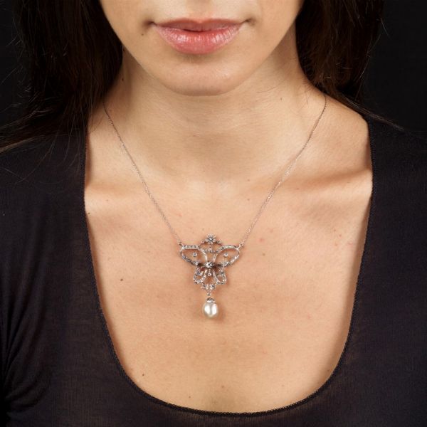 COLLANA CON PERLA NATURALE E DIAMANTI  - Asta Gioielli - Associazione Nazionale - Case d'Asta italiane