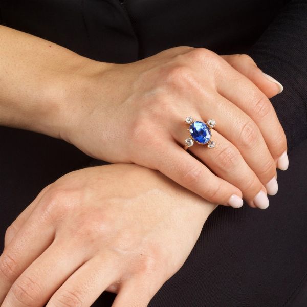 ANELLO CON ZAFFIRO E DIAMANTI  - Asta Gioielli - Associazione Nazionale - Case d'Asta italiane