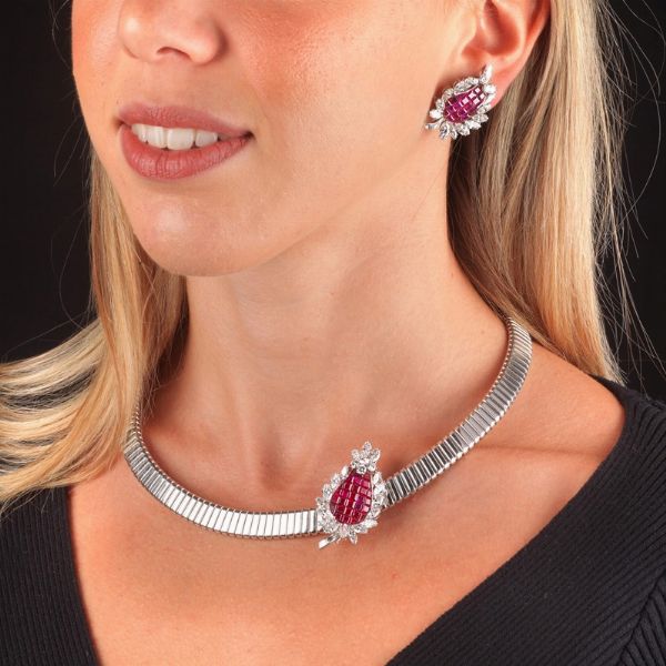 BULGARI PARURE MOTIVO FLOREALE CON RUBINI E DIAMANTI  - Asta Gioielli - Associazione Nazionale - Case d'Asta italiane