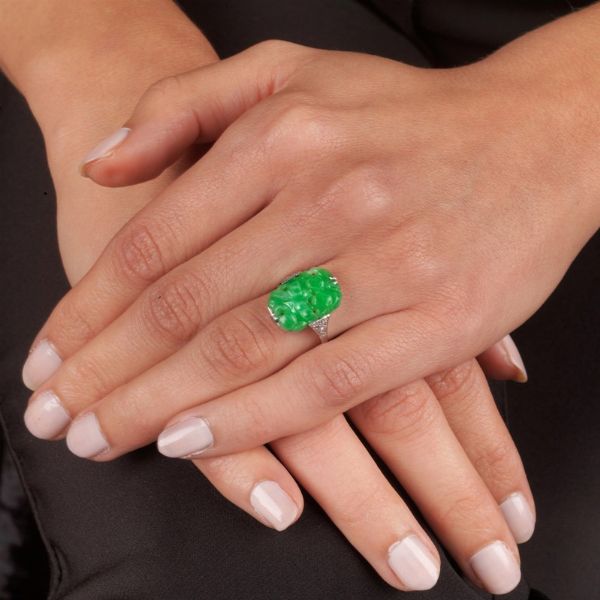 ANELLO CON GIADEITE E DIAMANTI  - Asta Gioielli - Associazione Nazionale - Case d'Asta italiane