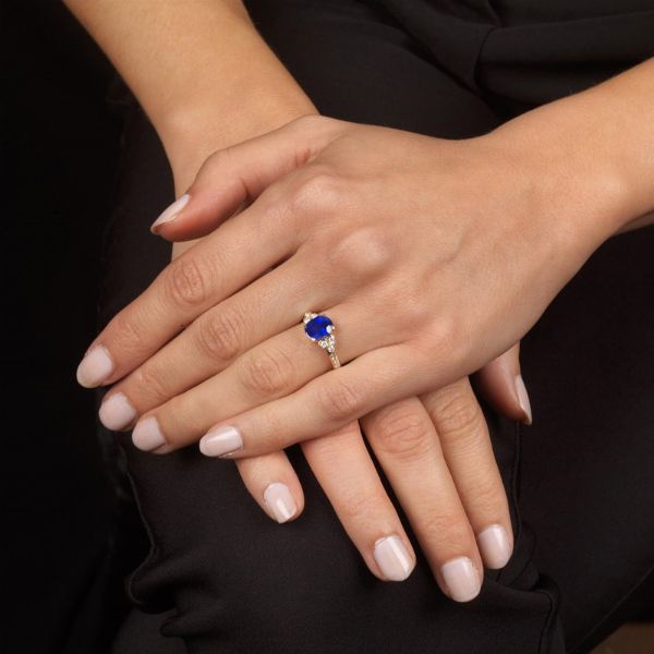 ANELLO CON ZAFFIRO E DIAMANTI  - Asta Gioielli - Associazione Nazionale - Case d'Asta italiane