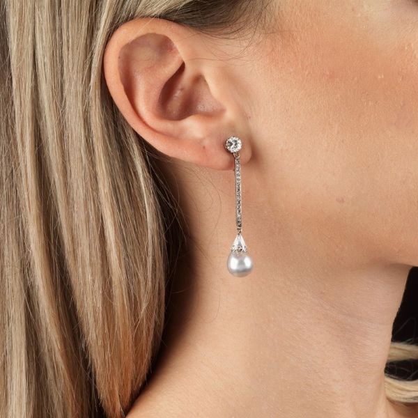 PAIO DI ORECCHINI PENDENTI CON PERLE E DIAMANTI  - Asta Gioielli - Associazione Nazionale - Case d'Asta italiane