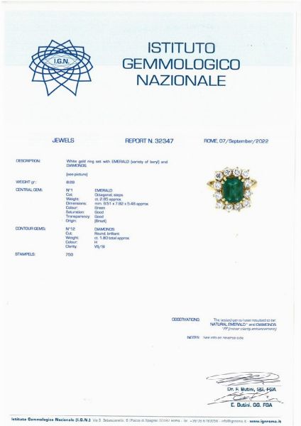 ANELLO A MARGHERITA CON SMERALDO BRASILIANO E DIAMANTI  - Asta Gioielli - Associazione Nazionale - Case d'Asta italiane