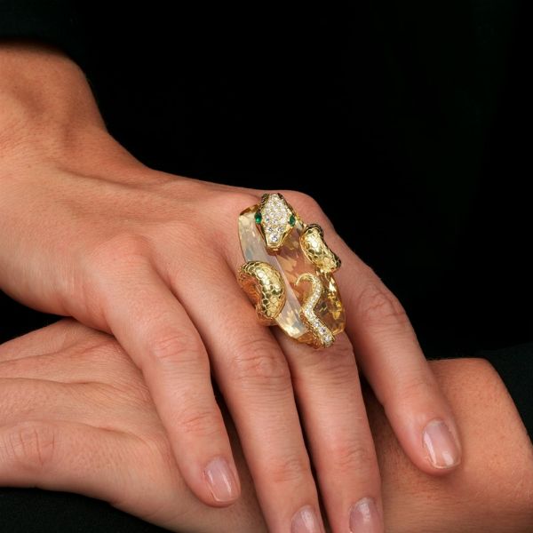 GRANDE ANELLO A SERPE CON QUARZO CITRINO  - Asta Gioielli - Associazione Nazionale - Case d'Asta italiane