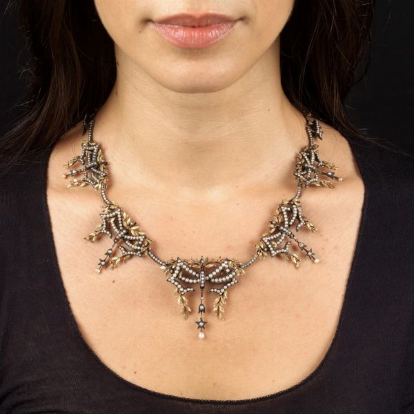 IMPORTANTE COLLANA A FESTONI  - Asta Gioielli - Associazione Nazionale - Case d'Asta italiane