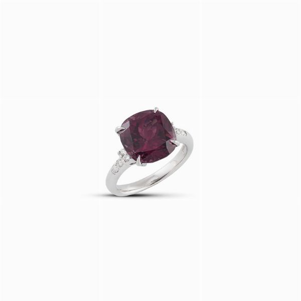 ANELLO CON RUBELLITE E DIAMANTI  - Asta Gioielli - Associazione Nazionale - Case d'Asta italiane