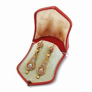 PAIO DI ORECCHINI PENDENTI CON MICROMOSAICI  - Asta Gioielli - Associazione Nazionale - Case d'Asta italiane