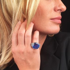 ANELLO CON ZAFFIRO CEYLON E DIAMANTI  - Asta Gioielli - Associazione Nazionale - Case d'Asta italiane