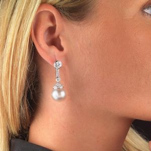 PAIO DI ORECCHINI PENDENTI CON PERLE SOUTH SEA E DIAMANTI  - Asta Gioielli - Associazione Nazionale - Case d'Asta italiane