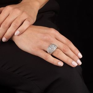 ANELLO A FASCIA BOMBATA CON DIAMANTI  - Asta Gioielli - Associazione Nazionale - Case d'Asta italiane