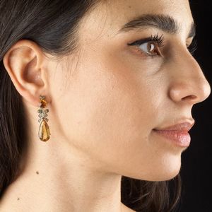 PAIO DI ORECCHINI PENDENTI CON PIETRE DI COLORE E DIAMANTI  - Asta Gioielli - Associazione Nazionale - Case d'Asta italiane