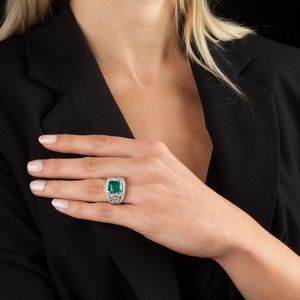 ANELLO CON SMERALDO COLOMBIANO E DIAMANTI  - Asta Gioielli - Associazione Nazionale - Case d'Asta italiane