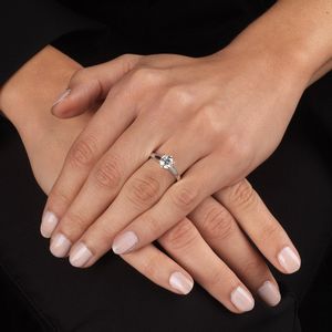 ANELLO SOLITARIO  - Asta Gioielli - Associazione Nazionale - Case d'Asta italiane