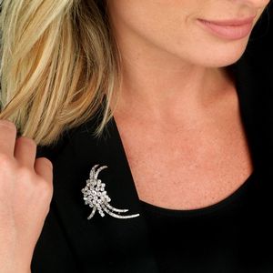 SPILLA A TRALCIO FIORITO CON DIAMANTI  - Asta Gioielli - Associazione Nazionale - Case d'Asta italiane