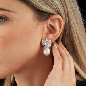 PAIO DI ORECCHINI CON PERLE "SOUTH SEA" E DIAMANTI  - Asta Gioielli - Associazione Nazionale - Case d'Asta italiane