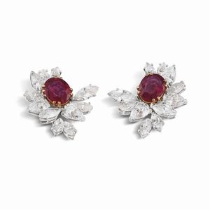 PAIO DI ORECCHINI CON RUBINI BIRMANI E DIAMANTI  - Asta Gioielli - Associazione Nazionale - Case d'Asta italiane