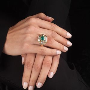 ANELLO GEOMETRICO CON SMERALDO E DIAMANTI  - Asta Gioielli - Associazione Nazionale - Case d'Asta italiane