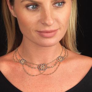 COLLANA A FESTONI CON MICROPERLE  - Asta Gioielli - Associazione Nazionale - Case d'Asta italiane